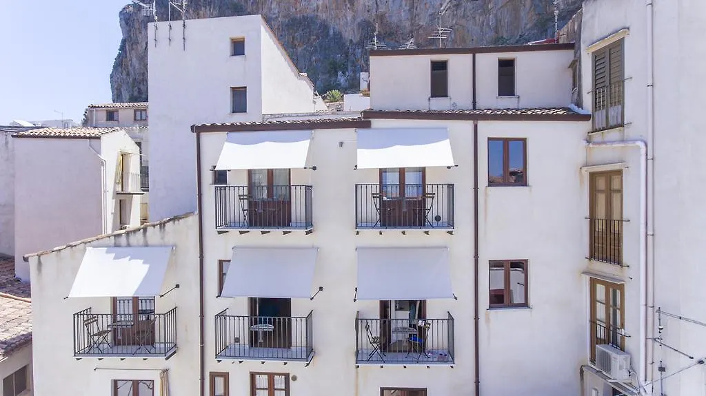 Cefalu In Blu